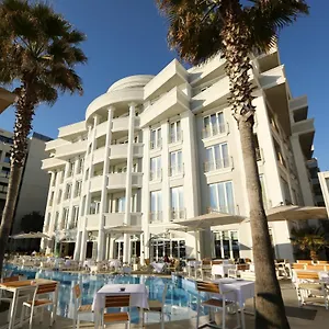 Palace & Hotel
